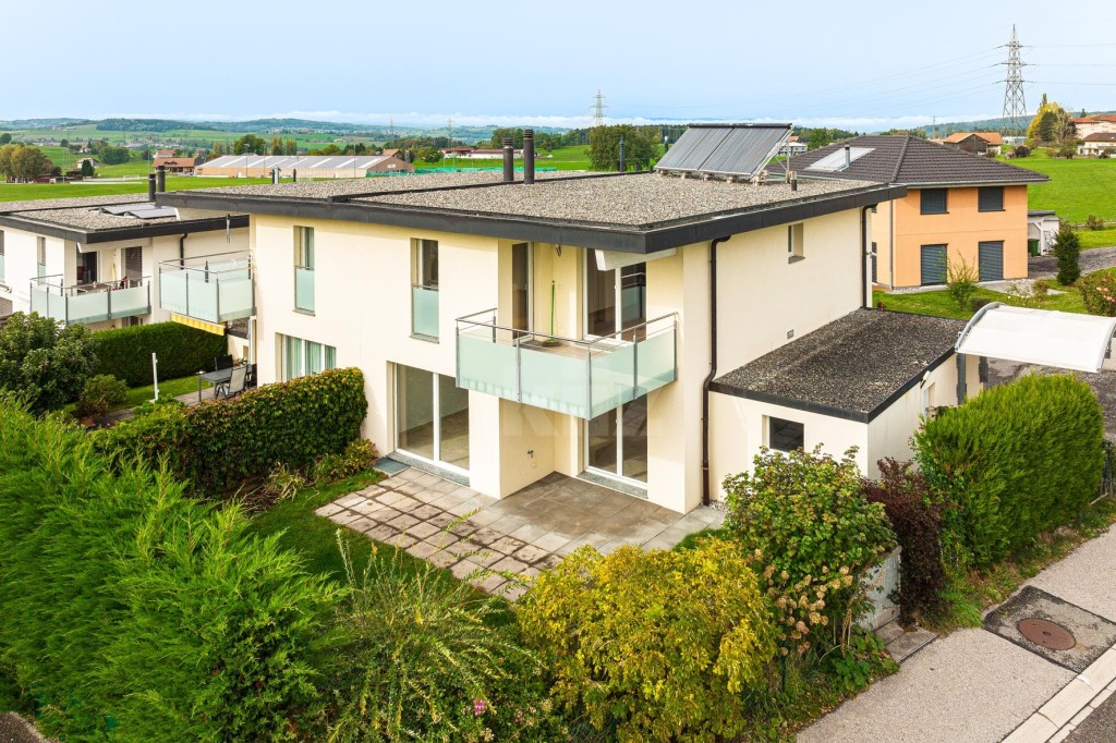 Belle villa familiale avec vue dégagée et jardin - 1