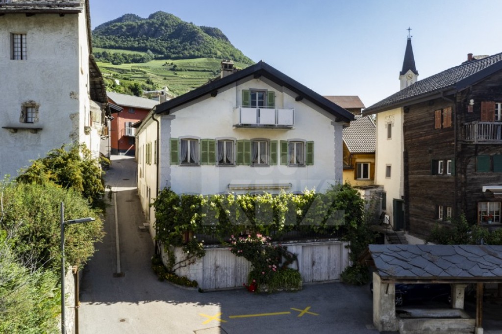 VENDU ! Maison villageoise avec vue sur les montagnes - 1