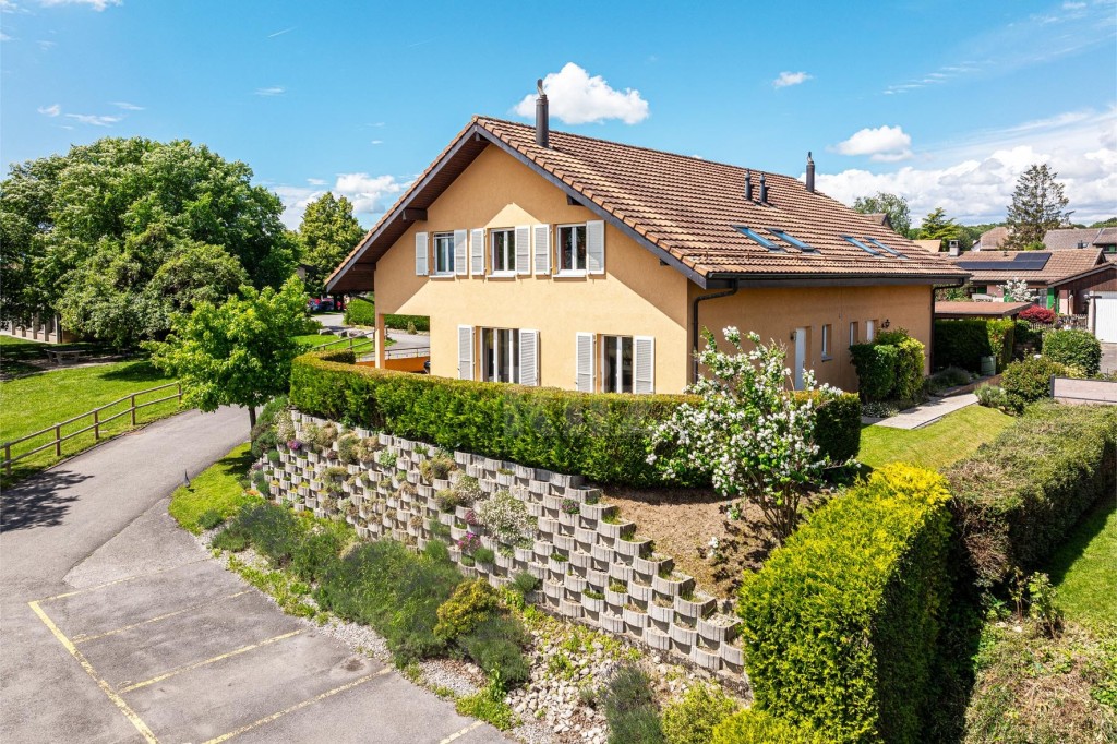 Belle maison familiale avec terrasse couverte et jardin - 1