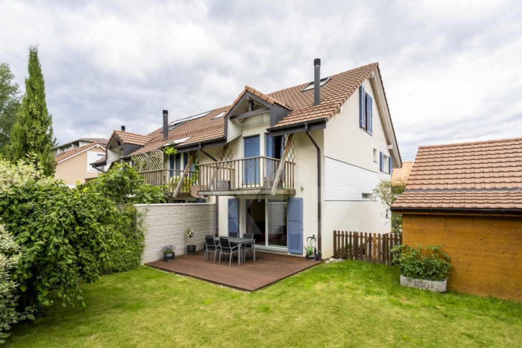 Vendu! Très jolie maison mitoyenne avec superbe jardin - 1