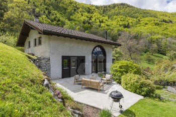 VENDU! Maison de caractère lovée dans un écrin de verdure - 12