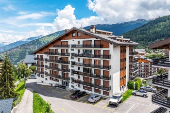 VENDU ! Bel appartement rénové avec balcons et vue dégagée - 12