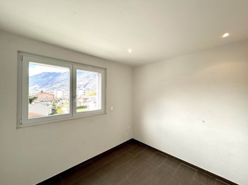 VENDU ! Bel appartement traversant avec balcon - 9