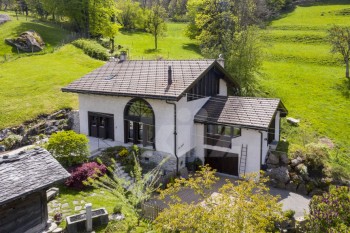 VENDU! Maison de caractère lovée dans un écrin de verdure - 11