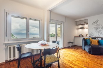 Bel appartement rénové avec balcons et vue sur le Lac - 2