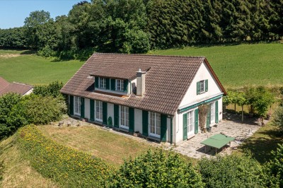 VENDU ! Exceptionnelle maison avec vue plongeante sur le lac