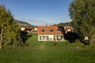 VENDU ! Accueillante maison avec splendide dégagement Sud