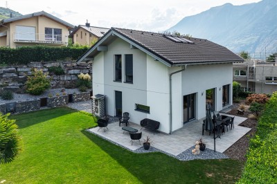 Splendide villa récente avec jardin et vue panoramique