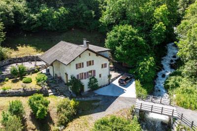 Charmante maison lovée dans un écrin de verdure