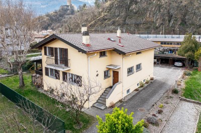 Belle villa de deux appartements avec jardin