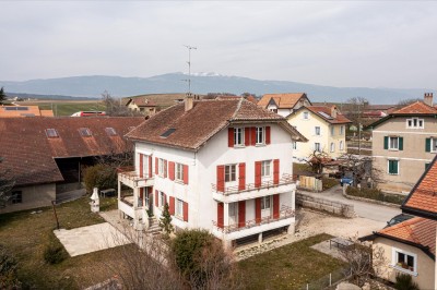 VENDU ! Charmant immeuble de trois appartements