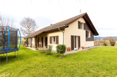 Belle villa individuelle avec pavillon et jardin